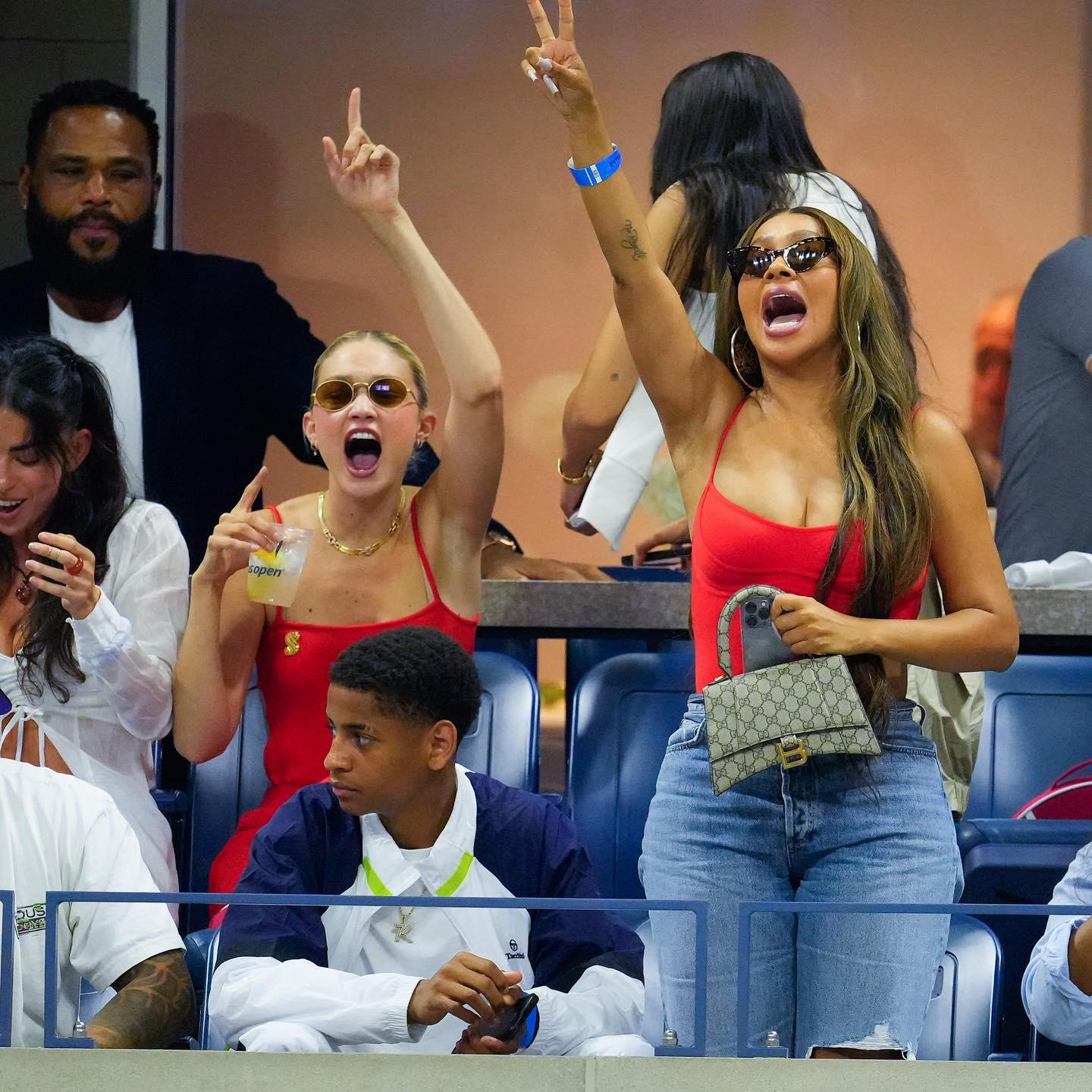 ExtraTV - The celebs are turning out to watch Serena Williams in her final tournament at the #USOpen